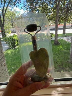 Jade Facial Roller & Gua Sha Heart Set - Green